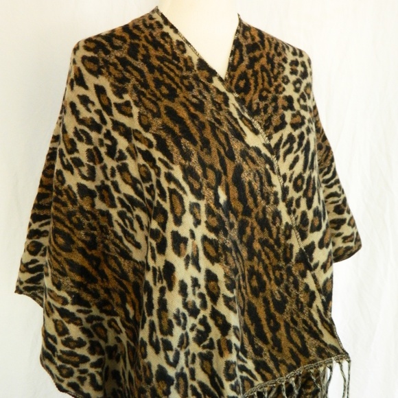 NWT David & Young Leopard Fringe Shawl Wrap - Picture 1 of 6